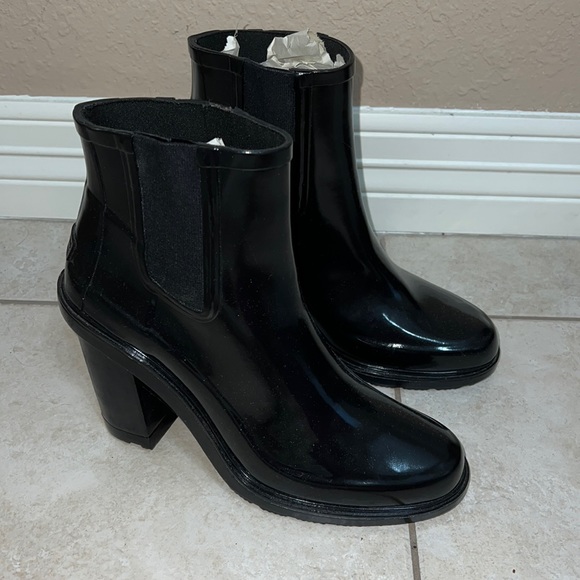 HUNTER Chelsea Style High Gloss Heeled Ankle Rain Boots Sz 9 - Picture 1 of 10